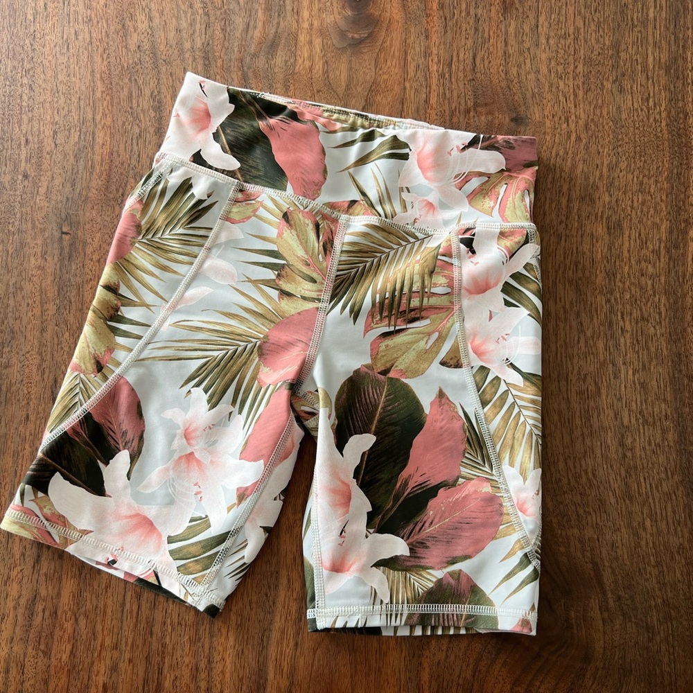 Old Navy - power soft biker shorts - size l